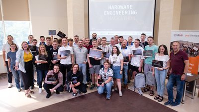 Учасники хакатону "Hardware Engineering Hackathon" у Києві