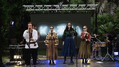 KAZKA та Kadebostany у Каннах: на благодійному вечорі вдалось зібрати €50 тисяч для України KAZKA та Kadebostany у Каннах: на благодійному вечорі вдалось зібрати €50 тисяч для України