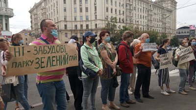 Під Харківською міськрадою — пікет за збереженням рослин Під Харківською міськрадою — пікет за збереженням рослин