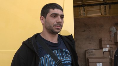 "Люди просять: Дайте хоч щось". Історії водіїв, які возять з Франківська гумдопомогу на передову "Люди просять: Дайте хоч щось". Історії водіїв, які возять з Франківська гумдопомогу на передову