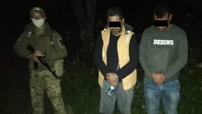Прямували до Євросоюзу: поблизу кордону зі Словаччиною затримали двох нелегалів