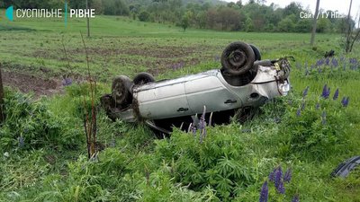 Рівненщина: на Київ - Чоп два авто злетіли з траси, в одному з них була дитина
