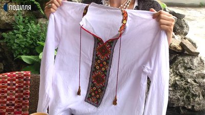 Шлюбну сорочку для чоловіка Тамара Яніна вишила власноруч. Фото: Суспільне Поділля Шлюбну сорочку для чоловіка Тамара Яніна вишила власноруч. Фото: Суспільне Поділля