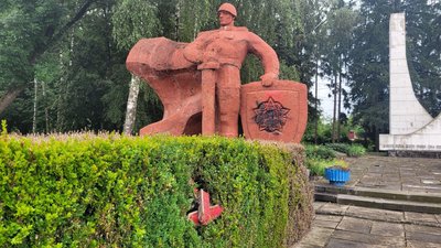 "Мають піти на смітник історії — в музей", краєзнавець про монументальну декомунізацію Рівненщини "Мають піти на смітник історії — в музей", краєзнавець про монументальну декомунізацію Рівненщини