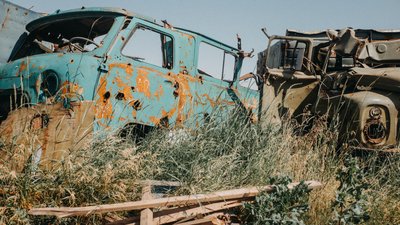Пошкоджені обстрілами автівки, 2023 рік, Харків
