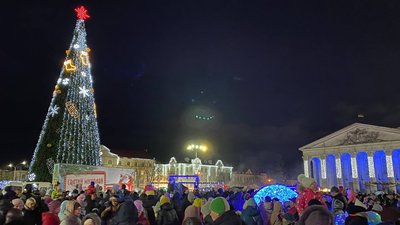 У Чернігові відкрили головну ялинку У Чернігові відкрили головну ялинку