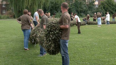 Рекордну маскувальну сітку сплели у Хмельницькому Рекордну маскувальну сітку сплели у Хмельницькому