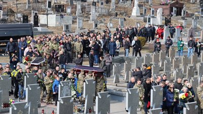 У Львові попрощалися із офіцерами, які загинули під час авіаудару по Яворівському полігону У Львові попрощалися із офіцерами, які загинули під час авіаудару по Яворівському полігону