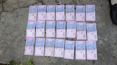 Брав хабарі: на Вінниччині затримали директора автошколи Брав хабарі: на Вінниччині затримали директора автошколи