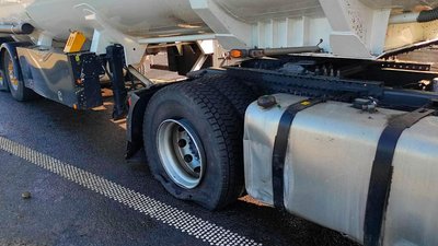 Унаслідок аварії автомобіль зазнав механічних пошкоджень Унаслідок аварії автомобіль зазнав механічних пошкоджень