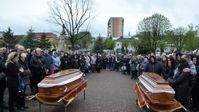 У громаді на Тернопільщині зустріли двох загиблих військових У громаді на Тернопільщині зустріли двох загиблих військових