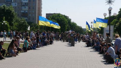 На Дніпропетровщині провели в останню путь загиблого на Донбасі 56-річного бійця Олександра Данілова На Дніпропетровщині провели в останню путь загиблого на Донбасі 56-річного бійця Олександра Данілова