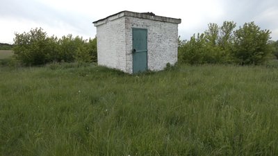 Біля свердловини, що подає воду на Рівне, почали кропити поля. Водоканал бачить порушення Біля свердловини, що подає воду на Рівне, почали кропити поля. Водоканал бачить порушення