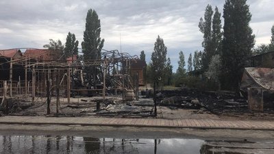500 квадратних метрів: на курорті в Одеській області спалахнули дві бази відпочинку
