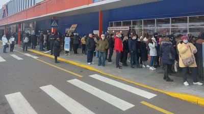 "Вакцинуюся, бо "приперло": репортаж з центрів вакцинації у Франківську