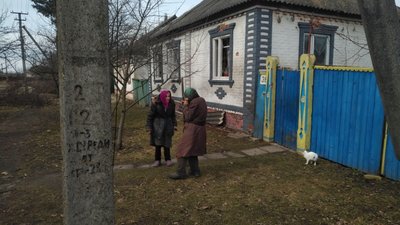 "На коліна українці ставати не будуть": мешканці Великої Писарівки про евакуацію "На коліна українці ставати не будуть": мешканці Великої Писарівки про евакуацію