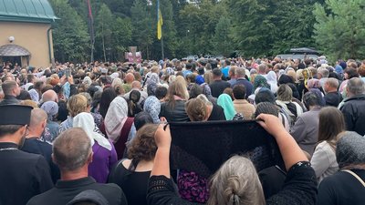 "Пам’ять жива". Імена загиблих на війні кропивничан викарбували на плитах храму на Тернопільщині "Пам’ять жива". Імена загиблих на війні кропивничан викарбували на плитах храму на Тернопільщині