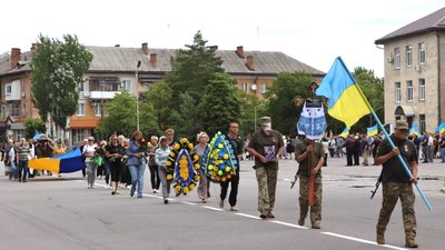 На Кіровоградщині попрощалися з захисниками Сергієм Поліщуком і Денисом Пильненьким На Кіровоградщині попрощалися з захисниками Сергієм Поліщуком і Денисом Пильненьким