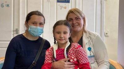 "Кришталева" дівчинка: у Львові прооперували дитину з рідкісним генетичним захворюванням