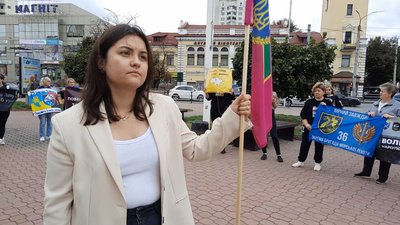 Учасниця акції Олександра розповідає, що розмовляє зі своїм чоловіком уві сні, 15 вересня 2023. Фото: Суспільне Хмельницький
