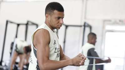 Нападник "Реал Мадрид" Кіліан Мбаппе відновлюється після госпіталізації на клубному ЧС