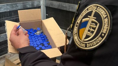 На Закарпаття намагалися ввезти товар із невідомим складом