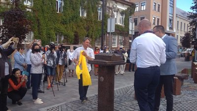 У Тернополі відкрили бронзовий макет міської ратуші У Тернополі відкрили бронзовий макет міської ратуші