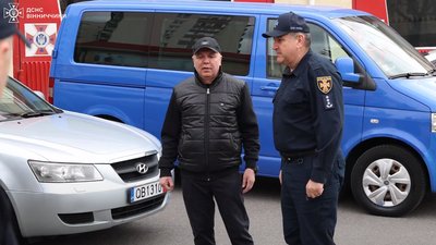 Рятувальникам Вінниччини передали три автівки Рятувальникам Вінниччини передали три автівки
