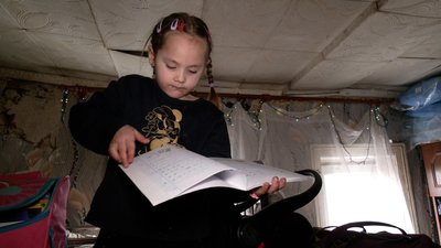 12 дітей у будинку на 50 квадратних метрів: як живе багатодітна родина на прикордонні Чернігівщини 12 дітей у будинку на 50 квадратних метрів: як живе багатодітна родина на прикордонні Чернігівщини
