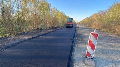 Ями та вибоїни — як лататимуть автодороги державного значення на Житомирщині Ями та вибоїни — як лататимуть автодороги державного значення на Житомирщині