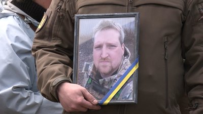 На Харківщині попрощалися з бойовим медиком Андрієм Мельником