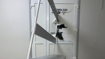 Стали відомі подробиці погрому у школі Маріуполя. ФОТО