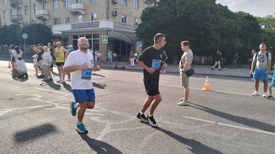 В пам’ять про загиблих захисників: 1200 учасників взяли участь в благодійному забігу "Run4Victory" у Луцьку В пам’ять про загиблих захисників: 1200 учасників взяли участь в благодійному забігу "Run4Victory" у Луцьку