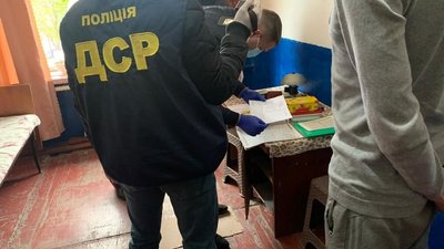 Налагодили постачання наркотиків - у виправній колонії у Херсоні викрили злочинну групу Налагодили постачання наркотиків - у виправній колонії у Херсоні викрили злочинну групу