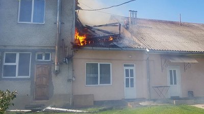Пожежа на Мукачівщині: горить двоповерховий готель