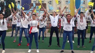 На Херсонщині розпочинається танцювальний відеомарафон На Херсонщині розпочинається танцювальний відеомарафон