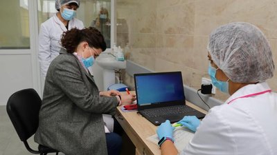 Голова Чернігівської ОДА Коваленко вакцинувалася від коронавірусу Голова Чернігівської ОДА Коваленко вакцинувалася від коронавірусу