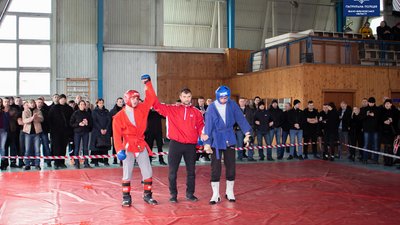 На Прикарпатті визначили кращих поліцейських у рукопашному бою На Прикарпатті визначили кращих поліцейських у рукопашному бою