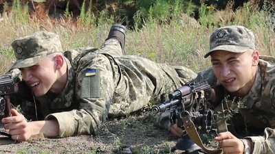 Першокурсники Житомирського військового інституту проходять навчання на полігоні Першокурсники Житомирського військового інституту проходять навчання на полігоні