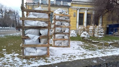 У Дніпрі музейники підготували половецьких "баб" до можливих бойових дій У Дніпрі музейники підготували половецьких "баб" до можливих бойових дій