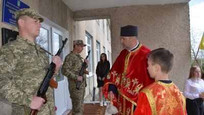 Освячення меморіальної таблиці бійцю Олегу Похилінському Освячення меморіальної таблиці бійцю Олегу Похилінському