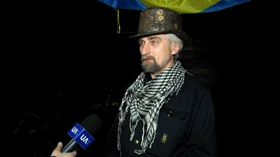 У Житомирі лялькар Сергій Соловйов показує вистави дітям в укриттях У Житомирі лялькар Сергій Соловйов показує вистави дітям в укриттях