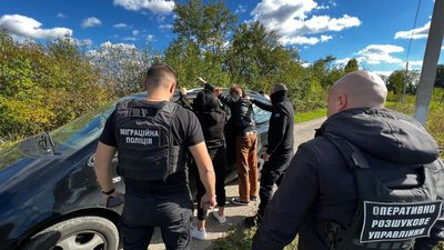 За переправлення через кордон чоловіків закарпатку затримали поліцейські