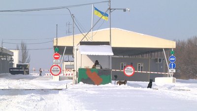 Результат тесту — за 15 хвилин: на КПВВ Новотроїцьке безкоштовно тестують на COVID-19 Результат тесту — за 15 хвилин: на КПВВ Новотроїцьке безкоштовно тестують на COVID-19