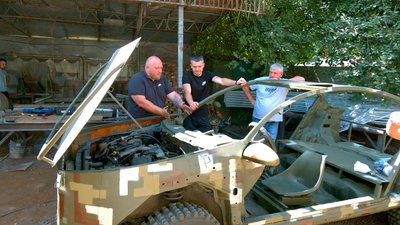 "На нашій машині вивезли трьох бійців", — як вінницькі волонтери виготовляють багі для розвідників "На нашій машині вивезли трьох бійців", — як вінницькі волонтери виготовляють багі для розвідників