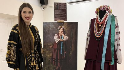 У Сумах моделі перевтілювалися в образи зі стародавніх картин У Сумах моделі перевтілювалися в образи зі стародавніх картин