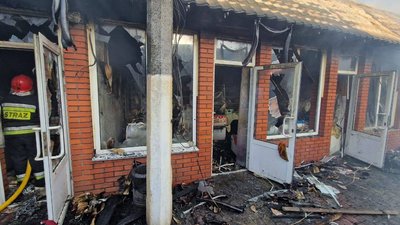 Пожежа на території ринку: в Малині на Житомирщині горіла будівля з продовольчими товарами Пожежа на території ринку: в Малині на Житомирщині горіла будівля з продовольчими товарами
