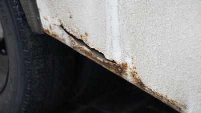 В Ужгороді виявили понад 50 технічно застарілих автобусів
