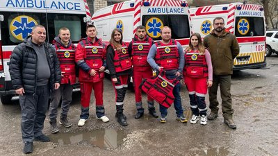 Засоби захисту для лікарів. У Миколаєві працівники Центру екстреної допомоги отримали бронежилети