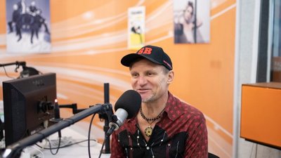 Олег Скрипка написав пісню-кричалку для української армії